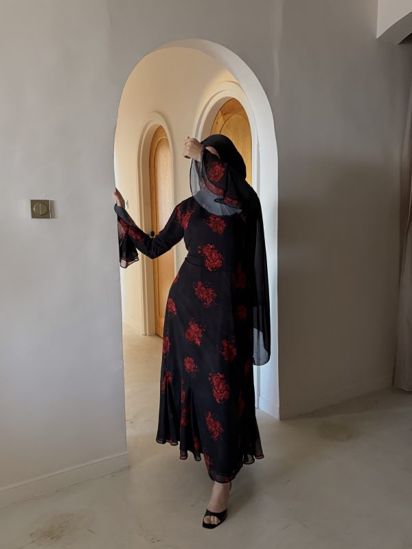 The Black & Red Dress đ„